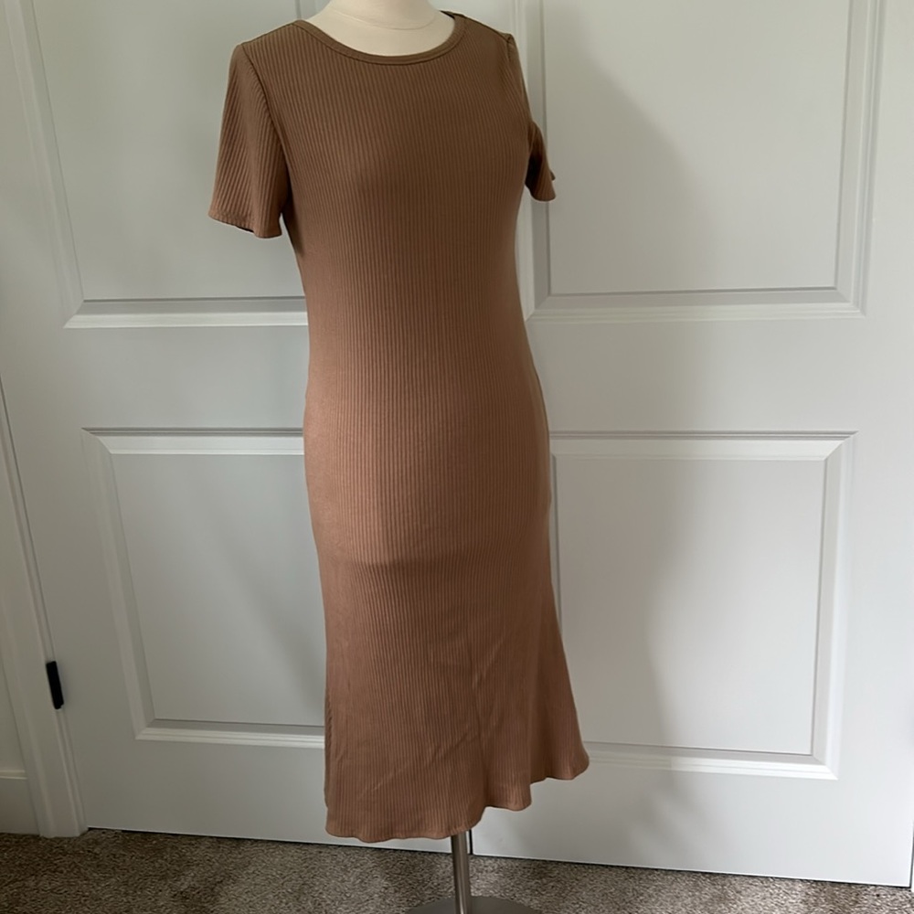 GOOD AMERICAN size 4 XL Shirt Sleeve Ribbed Flare Hem Midi Dress Tan Lined - Picture 4 of 6